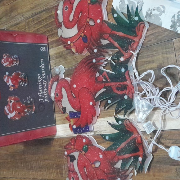 3 Christmas Flamingo Pathway Markers Light Up with Ground Stakes New in Box - Picture 3 of 8